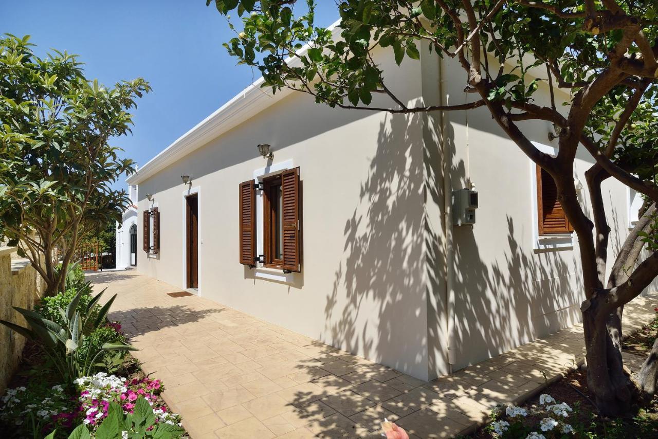 Anna 'S House - Garden Cottage In Киссамос Экстерьер фото
