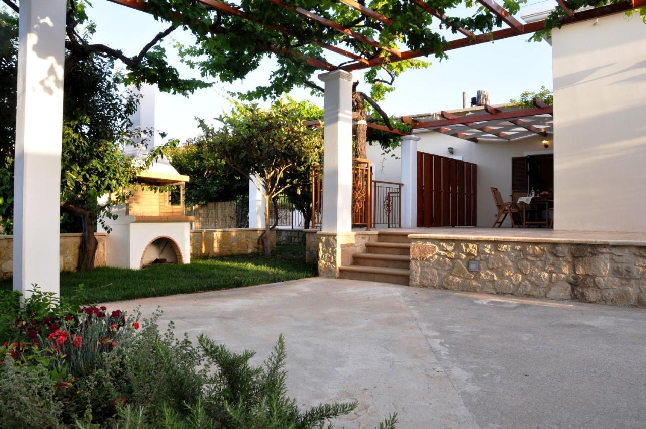Anna 'S House - Garden Cottage In Киссамос Экстерьер фото